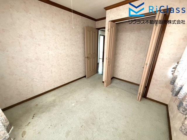 スタンダードな洋室です