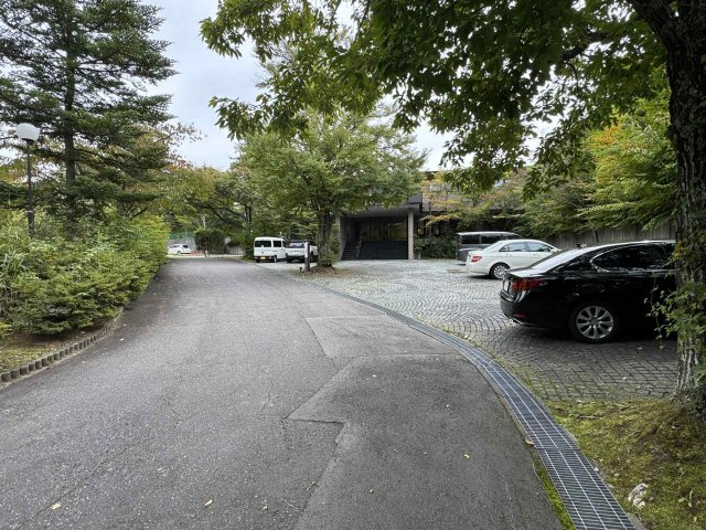 軽井沢らしい、四季を感じられる敷地内