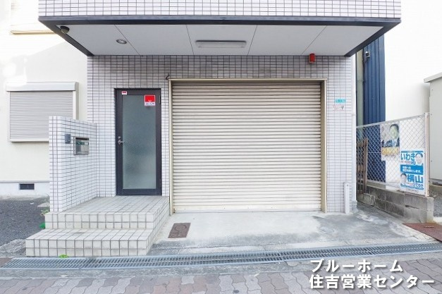 シャッター付き駐車場ございます！