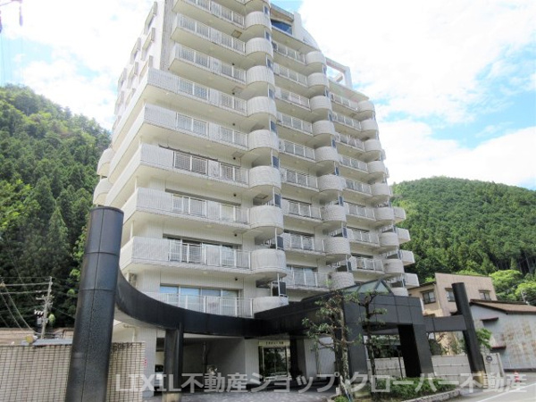 【下呂市少ケ野の中古マンションの外観】