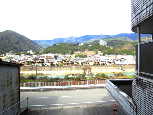 【下呂市少ケ野の中古マンションの写真】