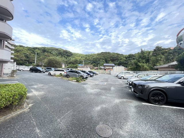 敷地内駐車場空き有（月額3500円）