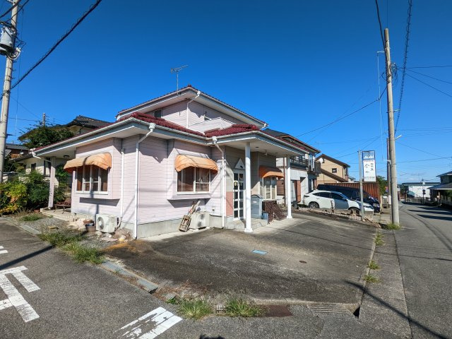 南道路の角地です
