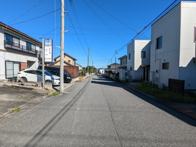 南側の前面道路、幅員は7.2メートルです