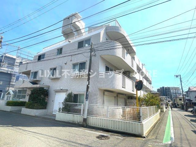 スーパーやドラッグストアなどの買い物施設が近くにあり、生活便利な立地になります！