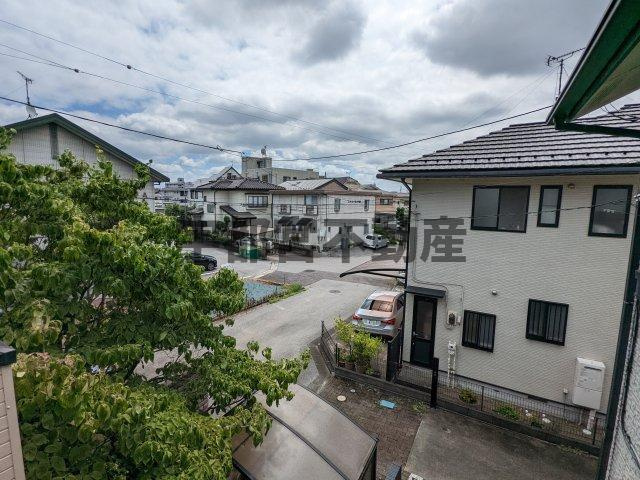【物件からの眺望】現地写真：住宅街の一番奥で車通りも少なく落ち着いた環境です。