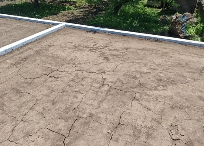 土地の形が極端に長細かったり、狭小地、あるいは道路との高低差がある傾斜地だった場合、後々売ろうとしても買い手がつかない場合もあります。後々、売却することになった時に価値の下がらない土地を選びましょう。