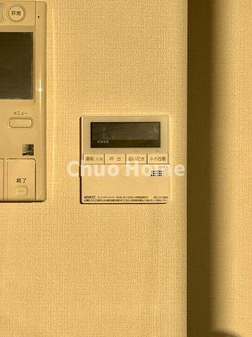 【給湯リモコン】外での一日を忘れさせてくれるオートバス機能でお好みの湯量・温度に調整された浴槽。
