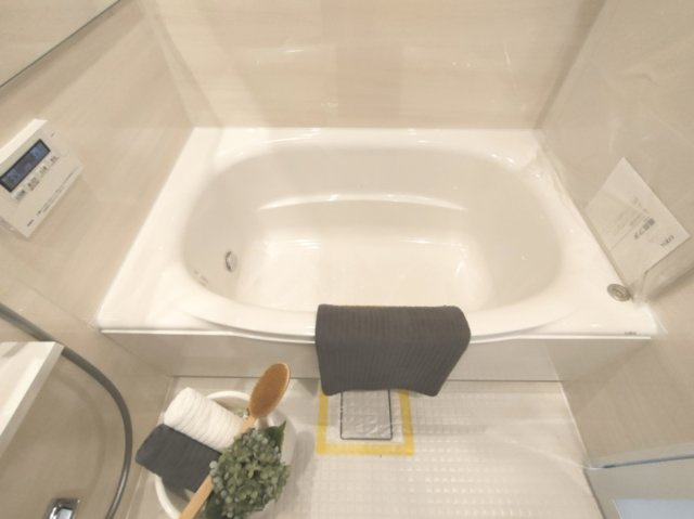 【浴室】　いつでもすぐに温かいお風呂をお楽しみいただけます。