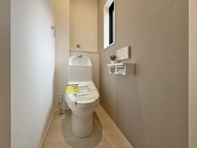 トイレは2か所。朝の混雑も解消です。