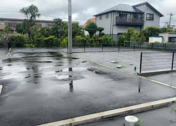 土地を買う際、住む地域の自治体や福祉の補助制度にも注目してみましょう。子供や老人の医療補助やゴミ出しのルールなど、自治体によってルールに大きな違いがあるため、暮らしやすい土地で判断するとよいでしょう。