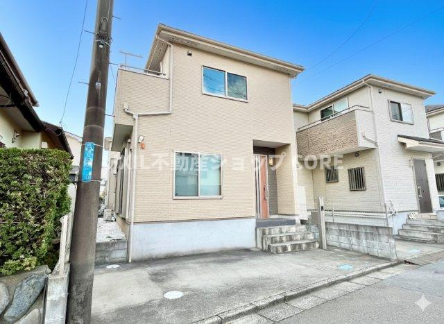 ゆったりとした駐車スペースを確保いたしましたので、大きめのお車でも駐車可能です。　