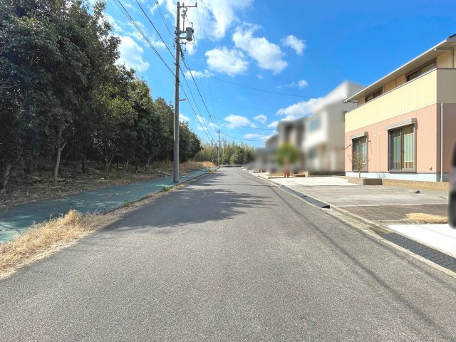 南東側　前面道路