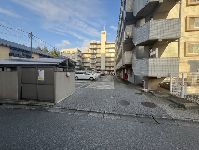 駐車場・ゴミ置き場