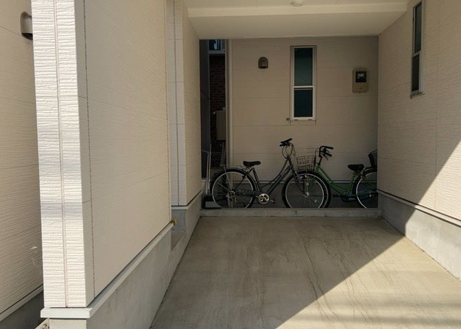 省エネ給湯器とは従来型の給湯器より熱効率が高く、少ない燃料でたくさんのお湯を沸かすことが出来る高効率な給湯器のことを指します。また、省エネ給湯器には種類があり、利便性や効果なども様々です。