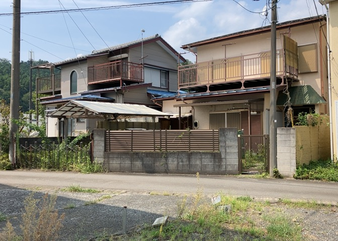 土地の形が極端に長細かったり、狭小地、あるいは道路との高低差がある傾斜地だった場合、後々売ろうとしても買い手がつかない場合もあります。後々、売却することになった時に価値の下がらない土地を選びましょう。