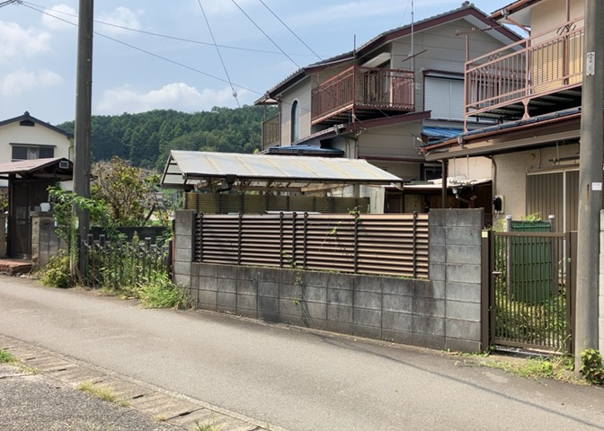 土地を買う際、住む地域の自治体や福祉の補助制度にも注目してみましょう。子供や老人の医療補助やゴミ出しのルールなど、自治体によってルールに大きな違いがあるため、暮らしやすい土地で判断するとよいでしょう。