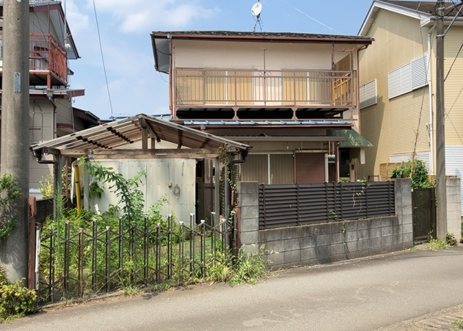 隣家の土地はどうなっているのか、生活利便施設が近くにあるのか、学校まで近いかなど、お客様のライフスタイルにあわせたイメージが重要です。また、近くにあると困る施設が近くにないかも確認するといいでしょう。