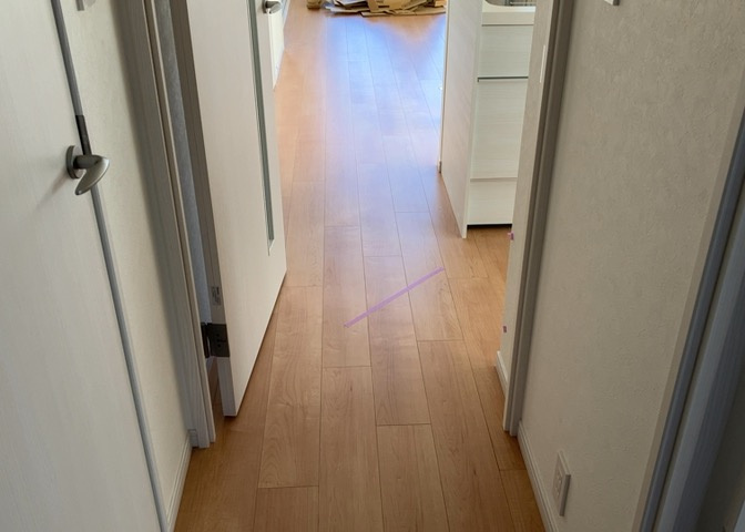 内装はとにかくおしゃれなものがいい！と選ぶ前に、まず住んだ後のことを想像してみましょう。住んでみたらコンセントの位置が悪くて使いにくいなど出てきます。事前にどの家電をどこに置くか想定しておきましょう。