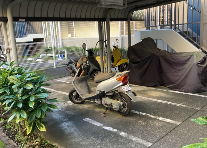 マンションの駐輪場は、事前に空きがあるか確認を取ると安心です。せっかく入居したのに駐輪スペースがない！なんてことになったら大変ですよね。そこで、内見時や購入前にはまず事前に確認しておくと良いでしょう。