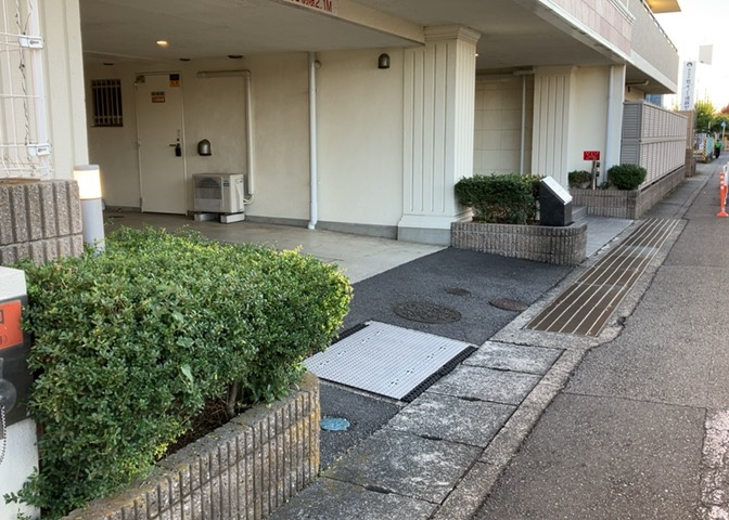 物件によっては、入居者が個人的に使用できる専用庭がついているものもあります。また、住宅の中にある土間の部分を庭と呼ぶこともあります。庭の用途は住む人によって変わり、それによってデザインもさまざまです。