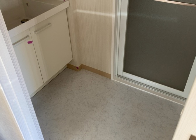 洗面脱衣所は「体を綺麗に整える場所」という目的と役割を持っています。そして便利で使い勝手のいい「体を綺麗に整える場所」にするためには、配置や動線、照明や収納計画をしっかりと検討しておく必要があります。