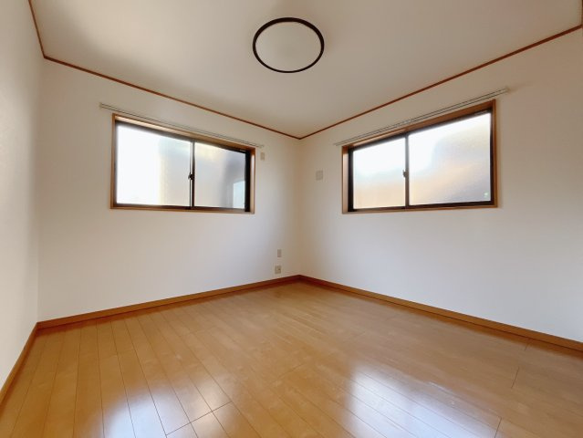 ■主寝室｜広い寝室ならインテリアも自由自在にお楽しみいただけます♪お外から帰ってきた後は寝室でゆっくり自分の時間をお過ごしください。