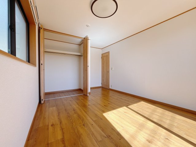 ■2階洋室｜子供部屋のメリットは「自立心を養うことができる」「自分で整理整頓できるようになる」そして、お子様が成長した際には「プライバシーを確保できる」といい事だらけ♪