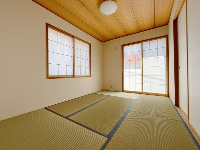 ■1階和室｜和室でしか味わえない畳ならではの香りや素材で和のやすらぎを感じてください♪休日はお子様とお昼寝するのにも最適です！