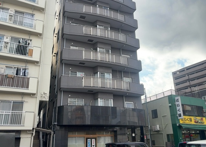 外観はマンション管理がされているかの目安になります。築年数が古いと、壁面は劣化してひび割れが生じることも！建物が古びていても細かいところが修繕されていると、きちんと管理されているなぁと感じるでしょう。