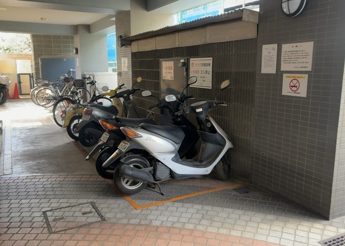 マンションの駐輪場は、事前に空きがあるか確認を取ると安心です。せっかく入居したのに駐輪スペースがない！なんてことになったら大変ですよね。そこで、内見時や購入前にはまず事前に確認しておくと良いでしょう。