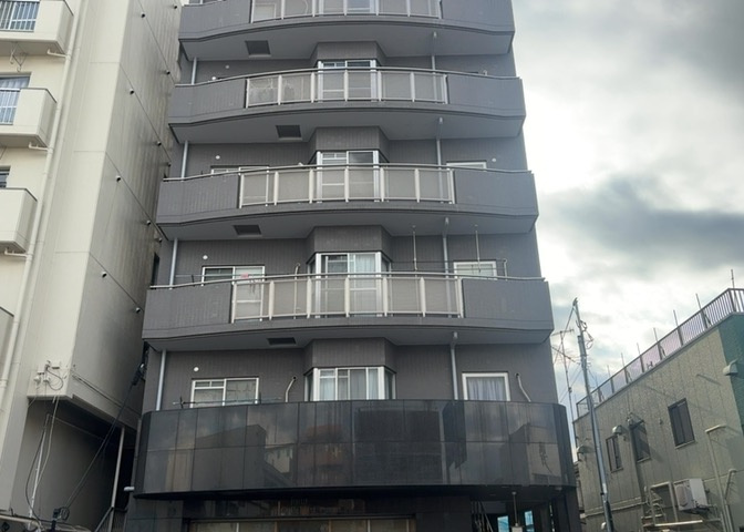 物件によっては、入居者が個人的に使用できる専用庭がついているものもあります。また、住宅の中にある土間の部分を庭と呼ぶこともあります。庭の用途は住む人によって変わり、それによってデザインもさまざまです。