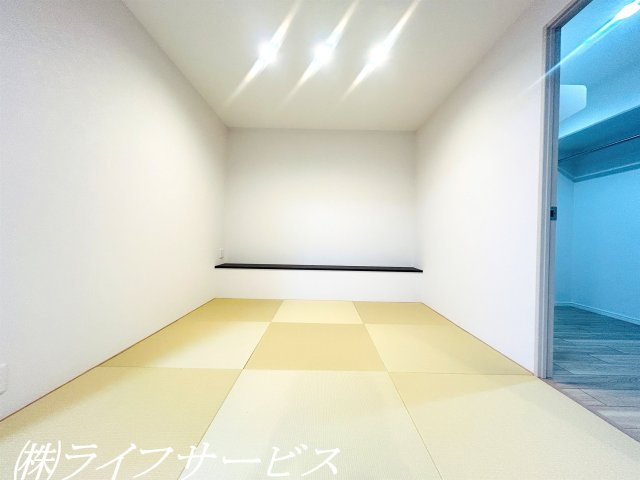 リビングに和室コーナーあり
