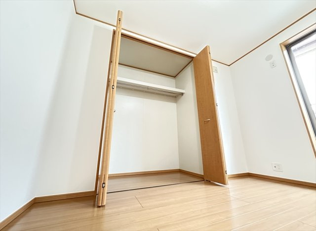 大容量のクローゼットでお部屋を広くお使いいただけます。