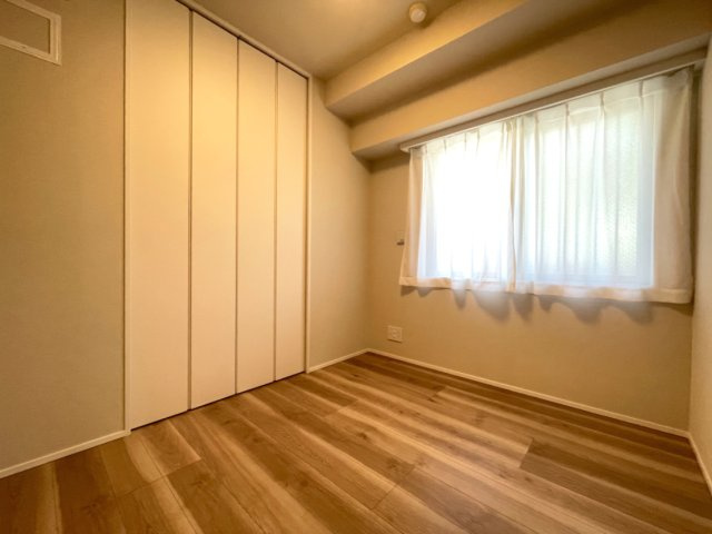 玄関側の洋室は子供部屋としても。