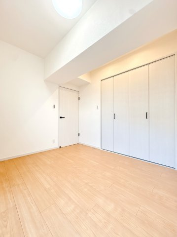 北側洋室の別角度になります♪