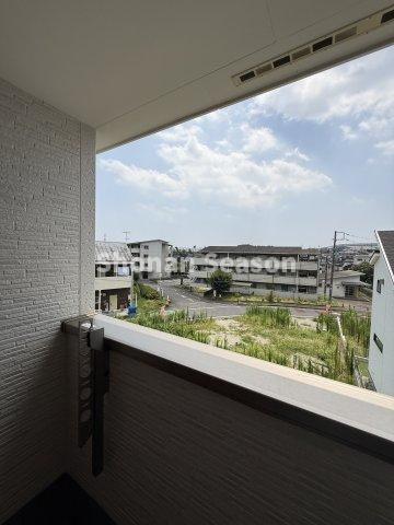 天候の変化にも対応しやすいインナーバルコニー完備しております。