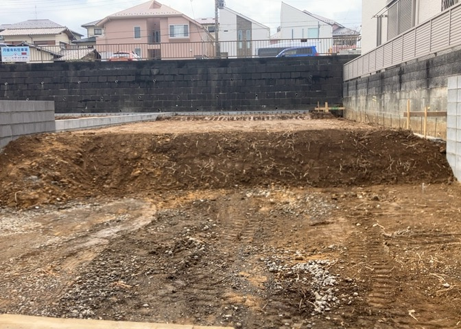 庭があることでガーデニングや家庭菜園はもちろん、こどもの遊び場やペットを放して遊ぶことができます。また、家の周囲に余裕があるということです。隣地との間があれば、十分な日当たりと、風通しが確保できます。