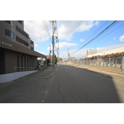 前面道路はゆったりとしており、出入りも楽々♪