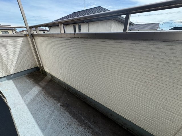 開放的で明るい空間を演出してくれるバルコニーです