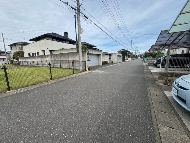前面道路含む現地写真です