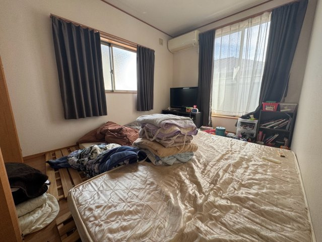 使い勝手のいい洋室です