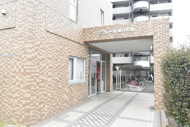 収納豊富で調理器具や調味料もスッキリ片づけられます。