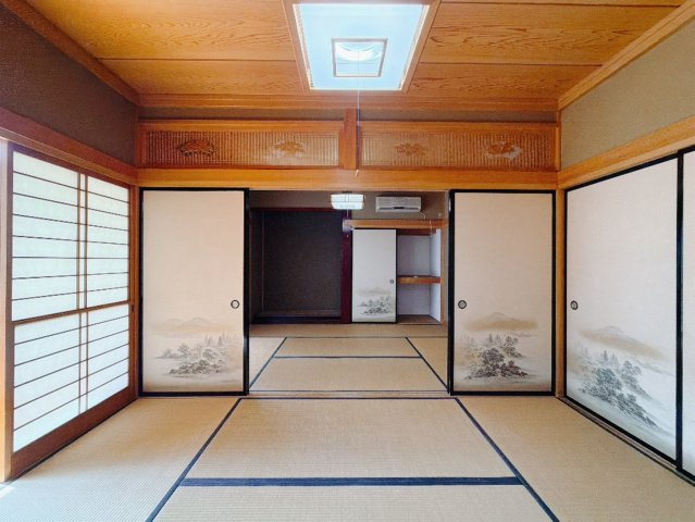 ■和室｜「続き間の和室」は、戸を開ければ大空間、閉じれば個室として活用できるのでお子様の遊び場や客間としても便利です♪