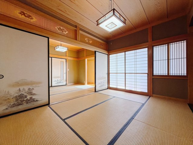 ■和室｜和室でしか味わえない畳ならではの香りや素材で和のやすらぎを感じてください♪休日はお子様とお昼寝するのにも最適です！