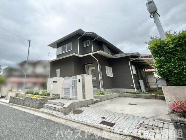 外壁・屋根塗装も施し、外観も綺麗♪阪急バス「深山池公園北」停より徒歩3分、バス便も充実しています！