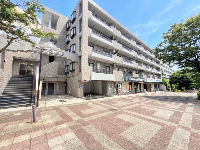 ◆管理体制良好なマンションです。清潔感のあるエントランスに開放感のある住環境。