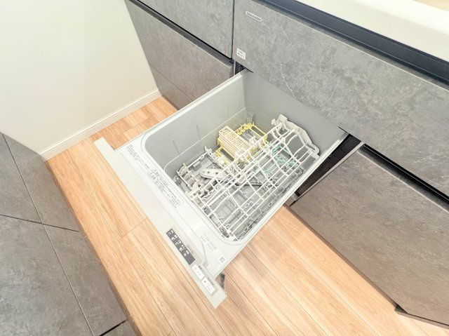 ◆食後の食器洗いは食洗機にお任せ！ご家族と団らんの時間を。家事の時短に効果大の食洗器付き。高温洗浄、節水効果もございます。