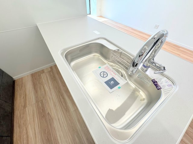 ◆広々したキッチンシンク。洗い物が多い時にも快適にご利用いただけます。