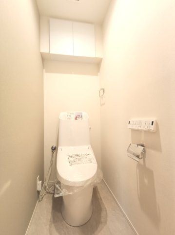 【トイレ】　すっきりとした空間のトイレなので、来客時にも気持ちよくお使いいただけます。